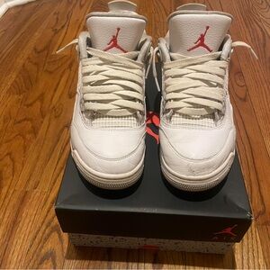 Little scuff on the front of the shoe,comes with shoe box